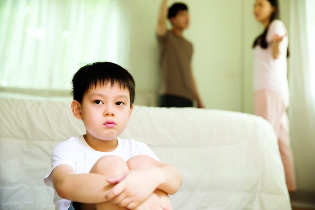 Vợ có con riêng cần tái thẩm quyết định ly hôn